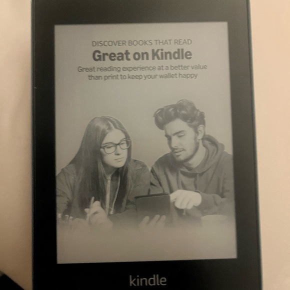 Kindle Paperwhite 10th Generation - Picture 2 of 4
